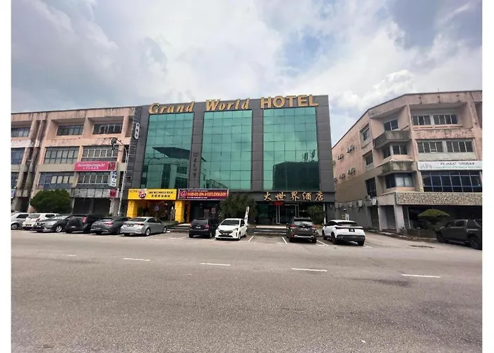 Capital O 91074 Grand World Hotel