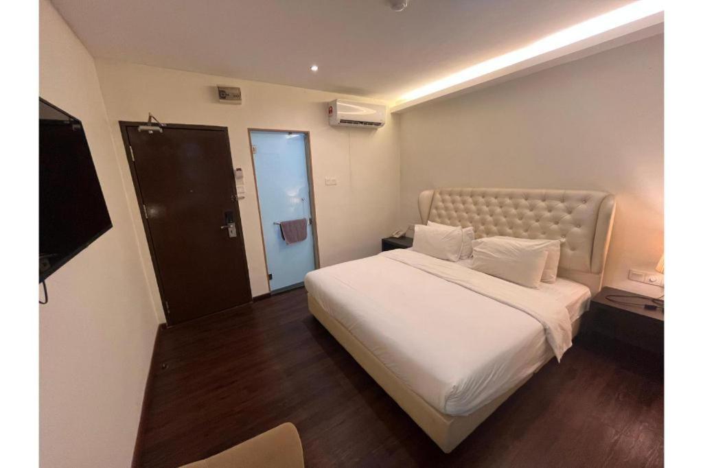 Capital O 91074 Grand World 2*